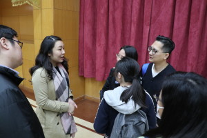 After the talk, College Liaison Manager give advices to parents and students about overseas study planning and preparation