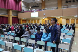 Parents ask a question about overseas study pathway